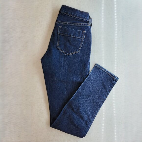 *The Sweetheart* Skinny Jeans - Picture 1 of 6